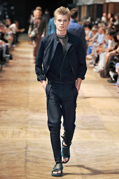 Look 27